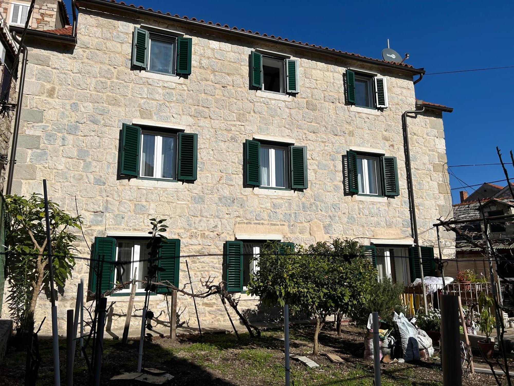 Perfectly Located Cherry Stone House Split Extérieur photo
