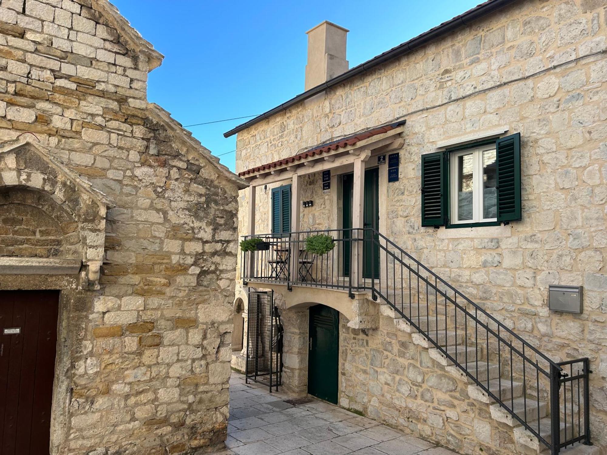 Perfectly Located Cherry Stone House Split Extérieur photo